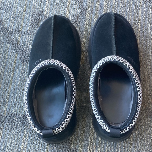 BLACK TAZZ UGGS - Picture 5 of 8